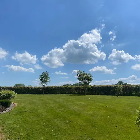 Charms Guest Карлоу