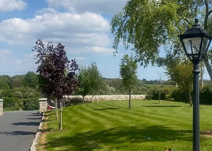 Charms Guest Дом отдыха *